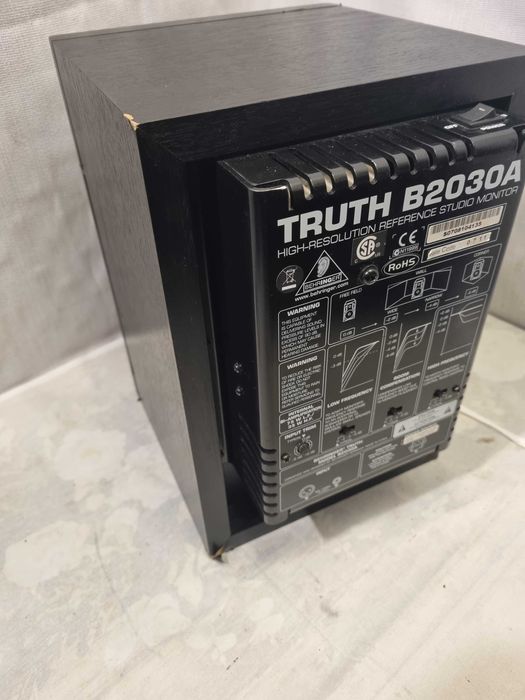 Behringer truth B2030A monitoare studio