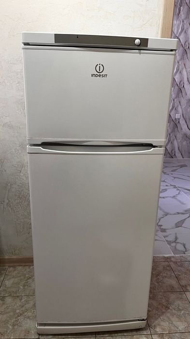 Холодильник  INDEZIT