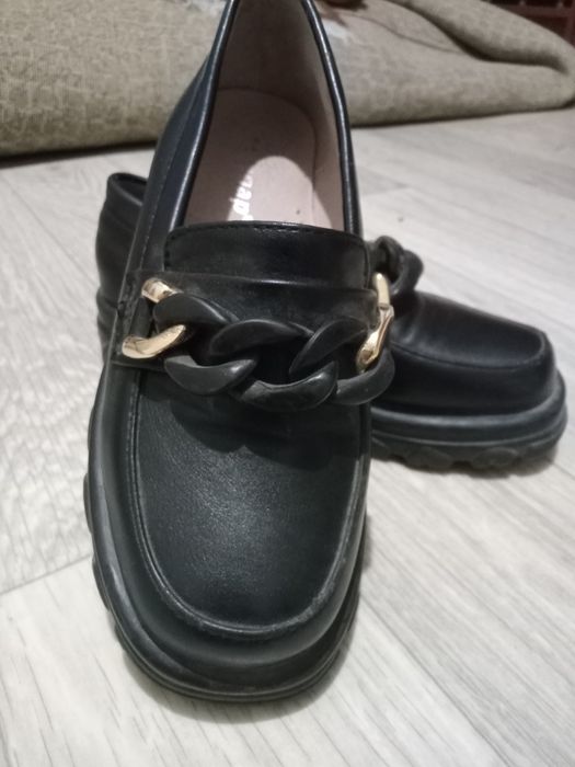 Продается детская обувь