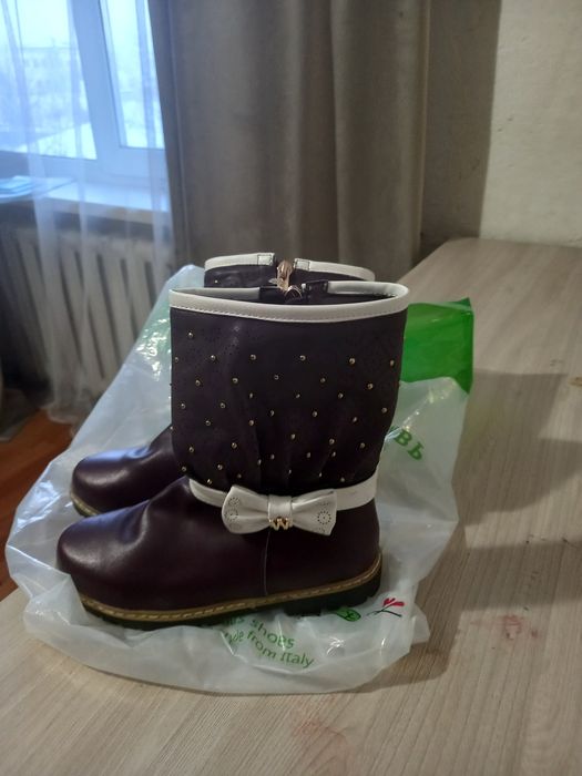 Новые  сапоги для девочки