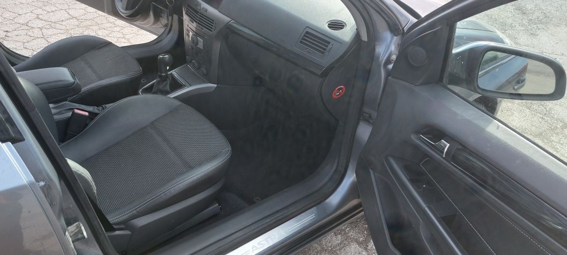 Опел Астра 1.7 CDTI COSMO
