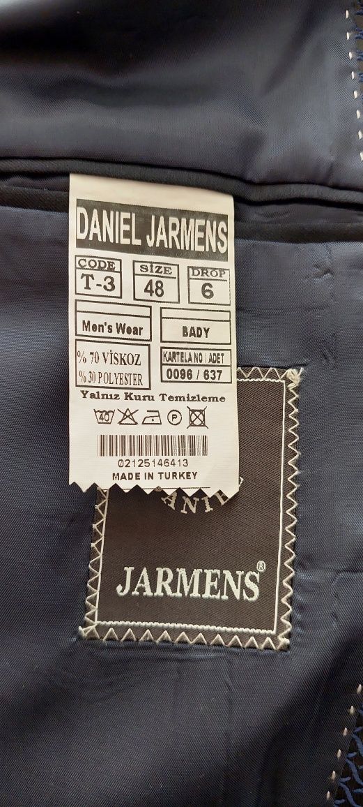 Costum Daniel Jarmens