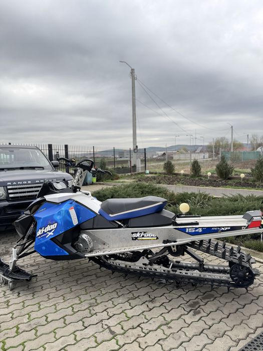 Ski Doo Summit X - Snowmobil 156”