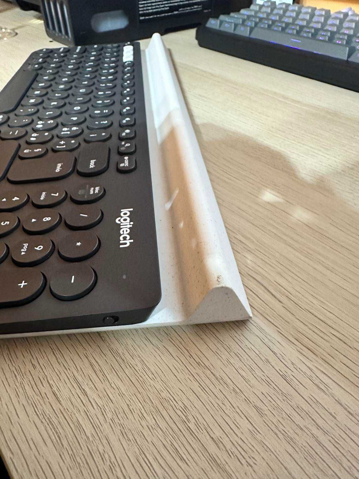 Клавиатура Logitech K780, безжична, черна, Bluetooth и донгъл