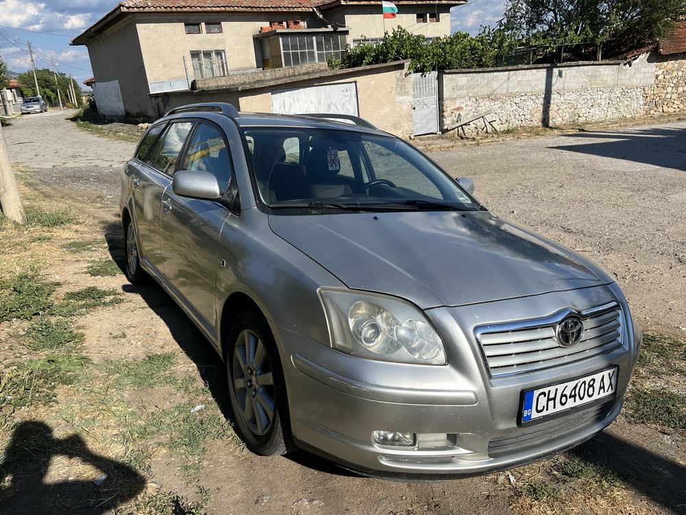 Продава се тоюота авинсис