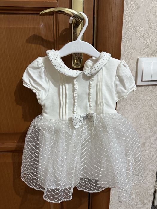 Белое нарядное платье на 6-12 мес