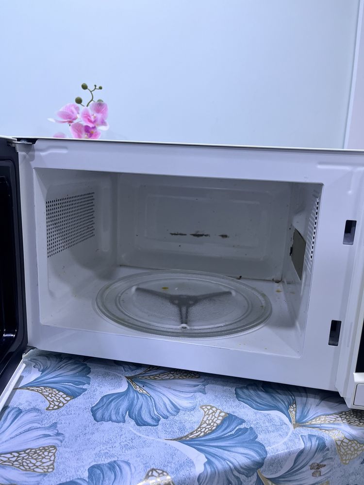 Микроволновка. Можно на запчасти