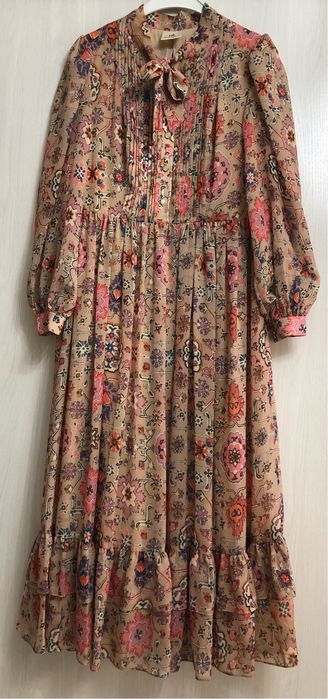 Женская платья от Алия Туман.44 размер.Прокатқа берілмейді.