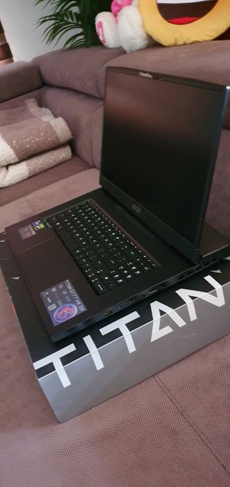 MSI Titan GT77 HX 13VI | RTX 4090 | i9-13980HX | 128GB Ram | 4k 144 Hz