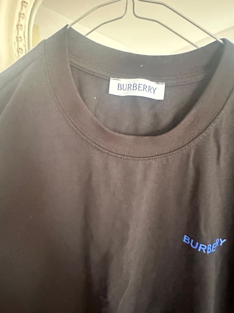 Tricou Burberry, nou cu eticheta