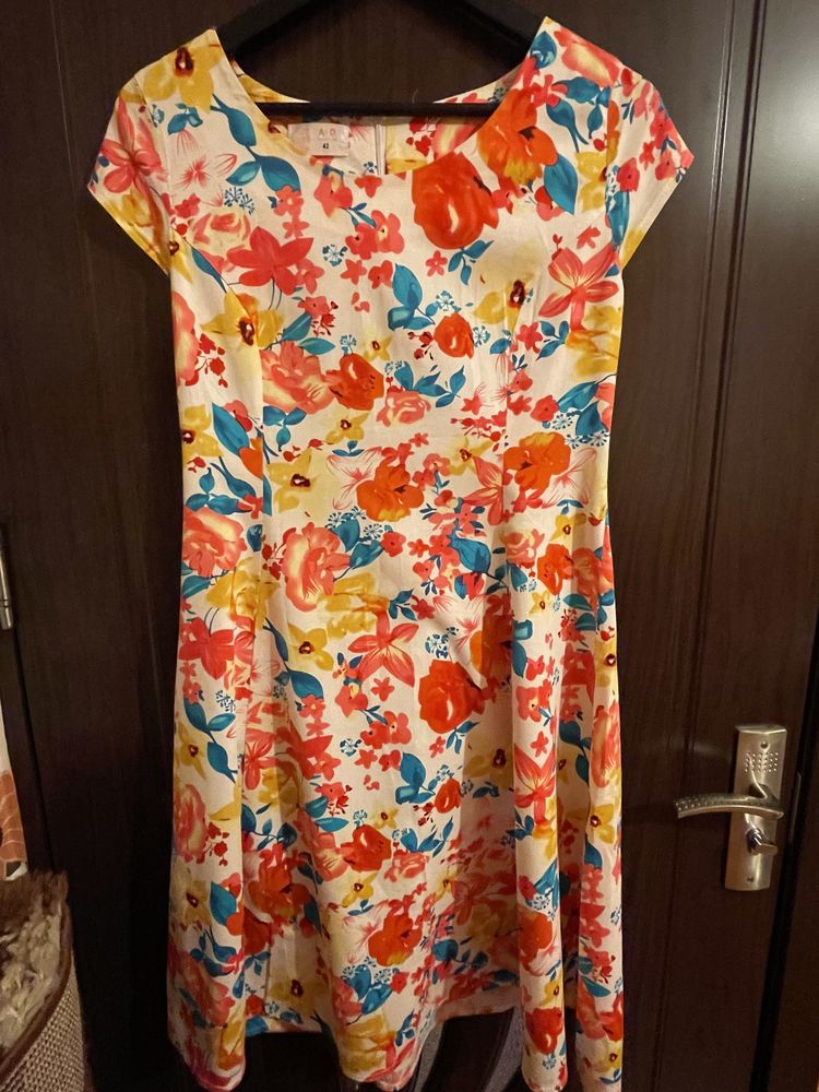 Rochie înflorată de vară