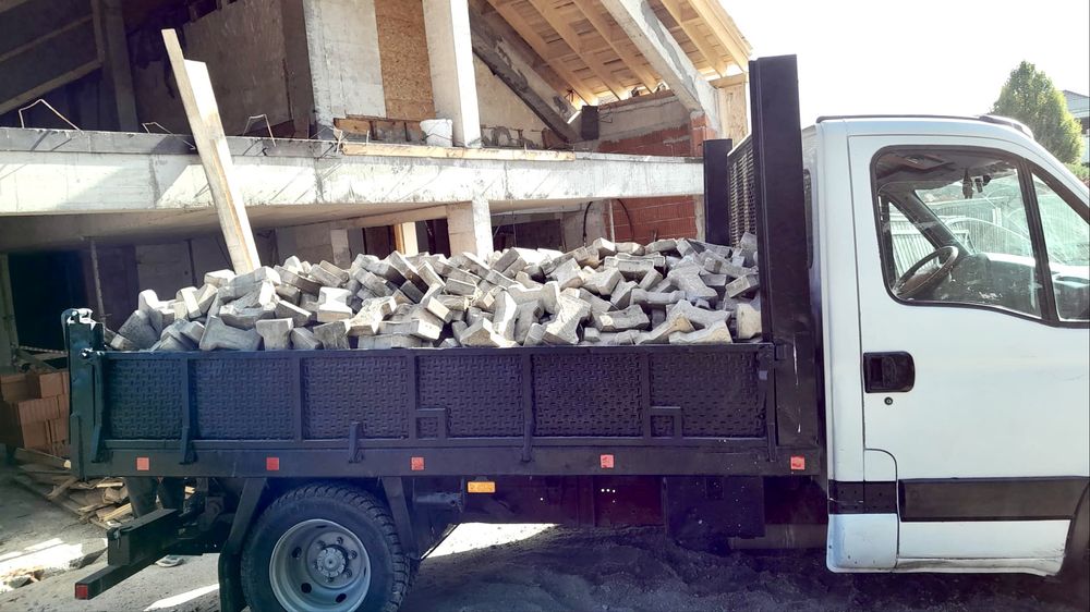 Transport moloz Evacuare moloz Debarasare apartamente Evacuare mobila