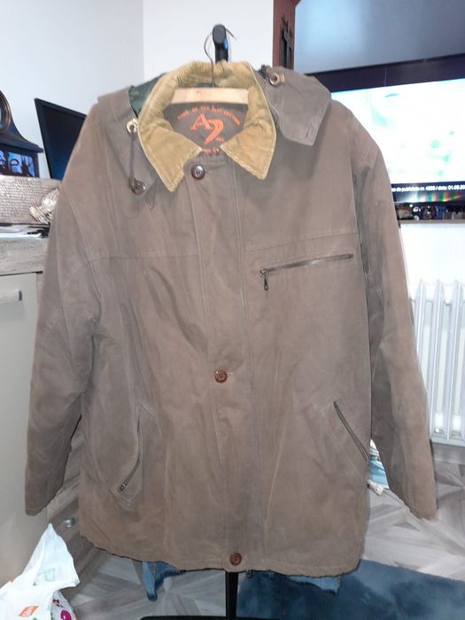 Vând Geaca (bărbați)și Haina din blana naturala (Dama)