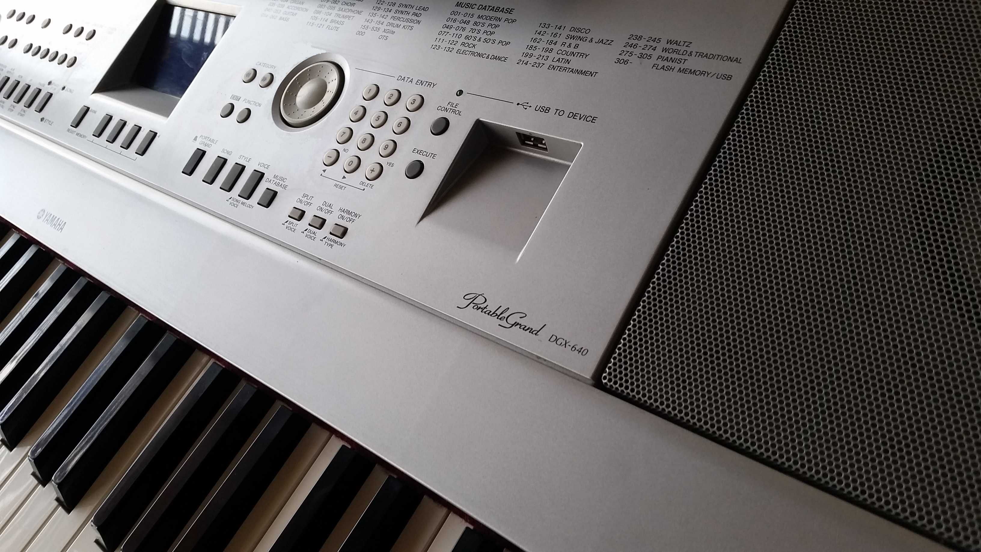 Дигитално пиано YAMAHA DGX-640 Portable Grand - 88 тежки клавиши