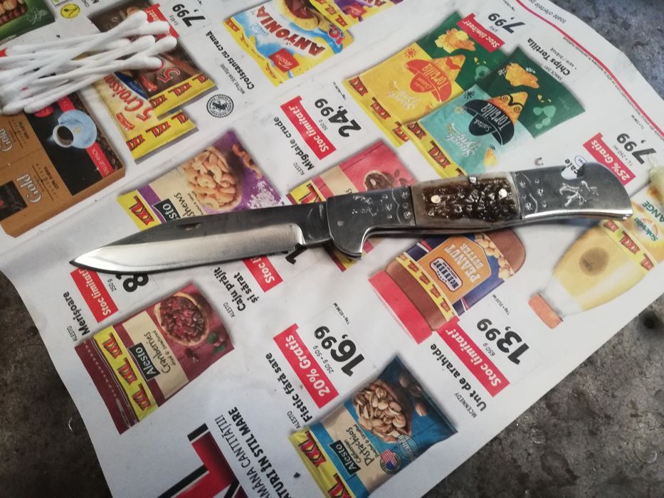 Vând Cuțite și Bristi