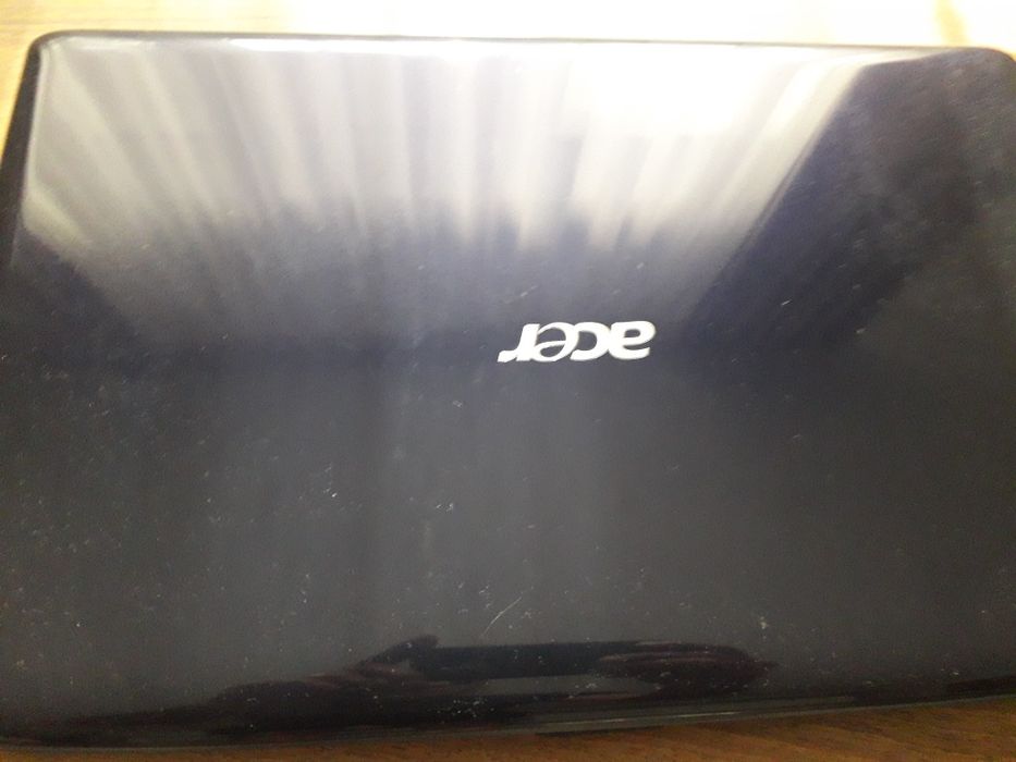 Laptop acer, display,  tastatură, 2 încărcător și baterie impecabile..