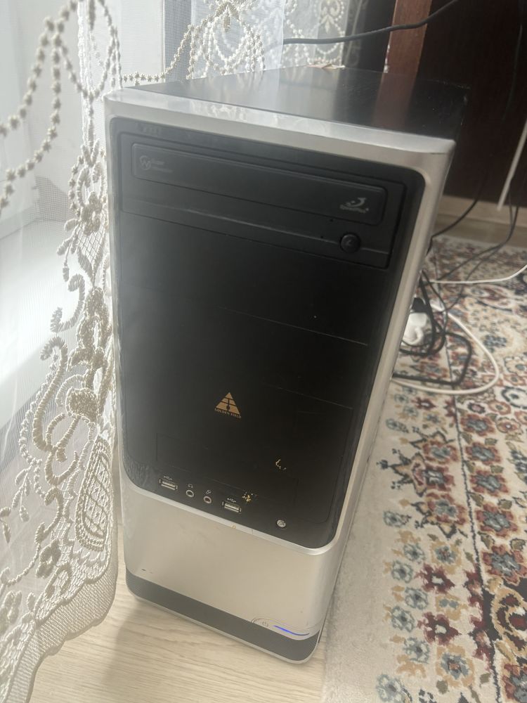 Продам компьютер монитор блок мышка клавиатура