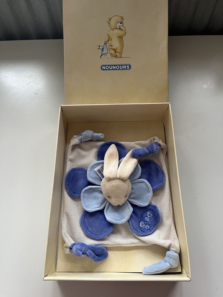 Doudou , за бебе на френската фирма Nounours
