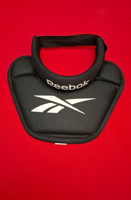 Vând apărătoare gât hockey gatiera Reebok preț 65 Lei