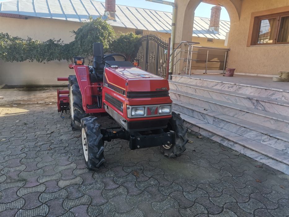 Tractor japonez yanmar F215