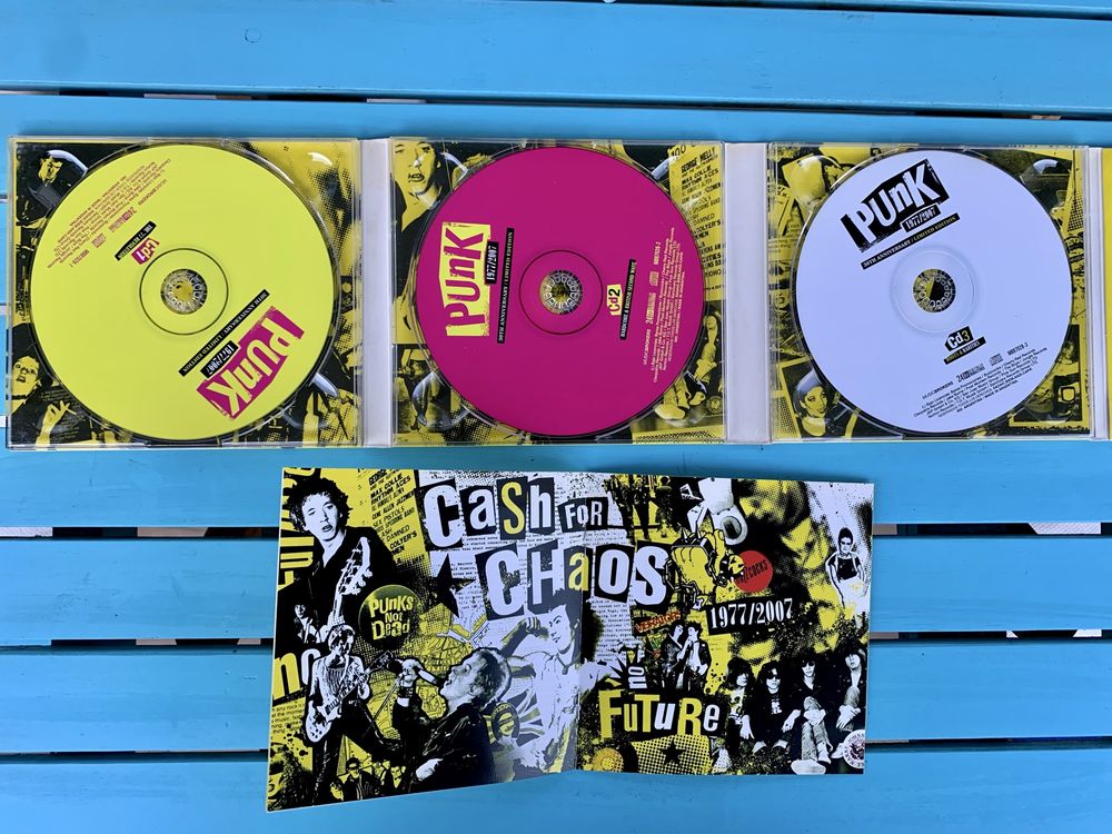 3 CD set “PUNK 1977/2007” с книжка, плюс подарък CD на Audioslave