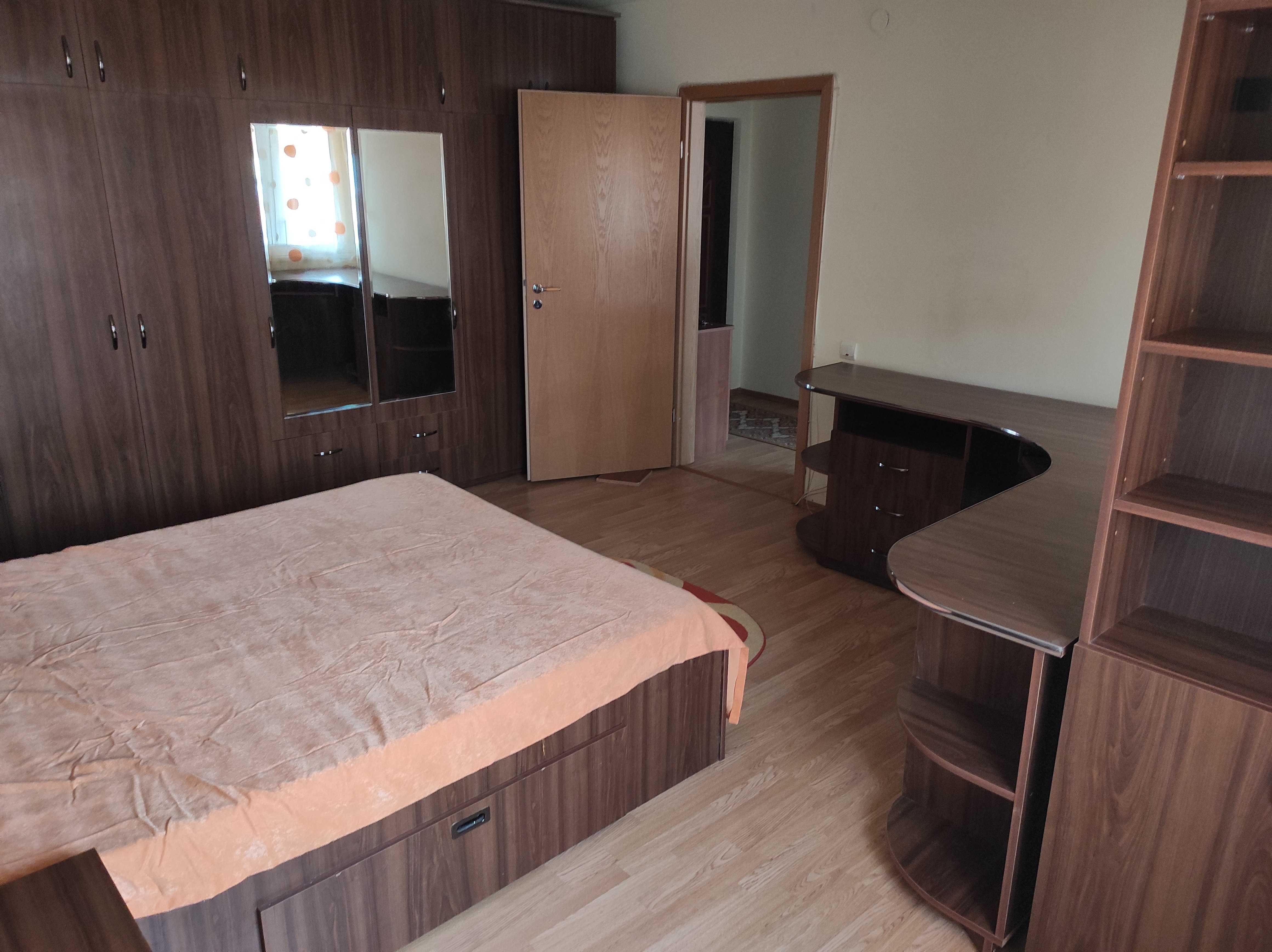 Închiriez apartament 2 camere cu centrală termică zona Ciupercă 1 Mai