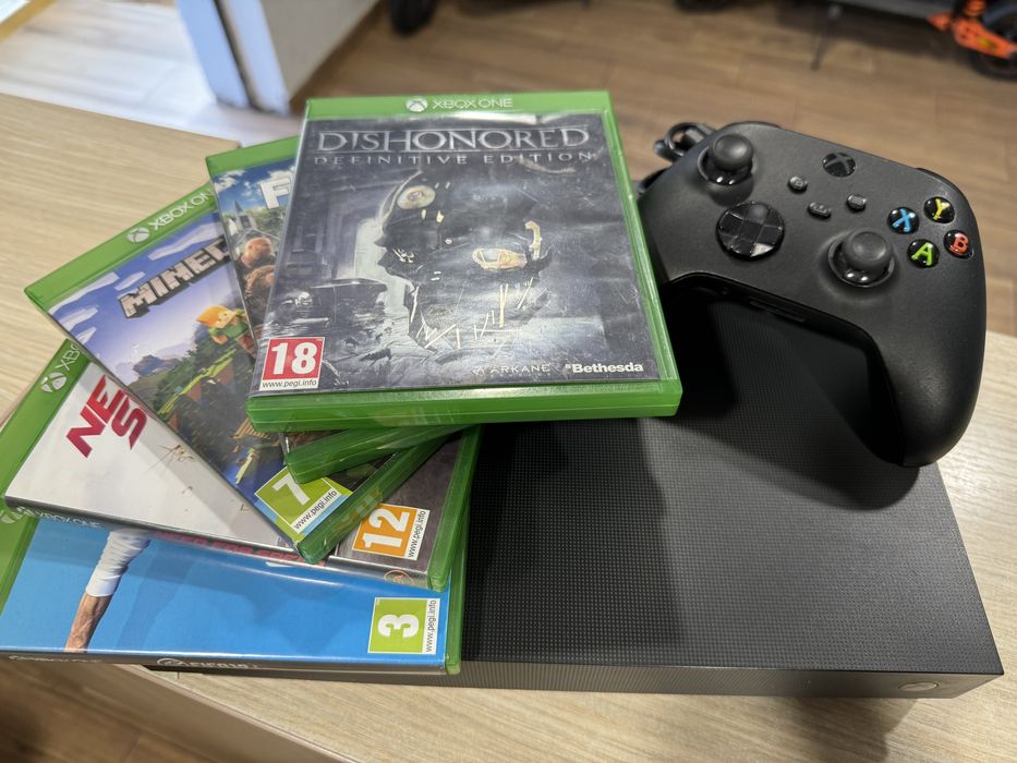 Consola Xbox One X 1TB NEGRU, 1 Maneta + Jocuri!!!