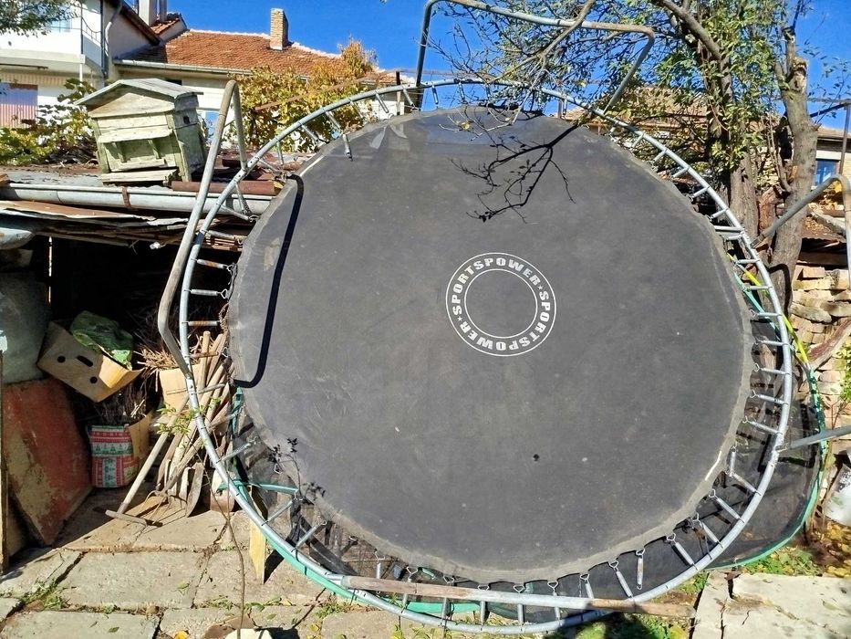 Голям батут в добро състояние