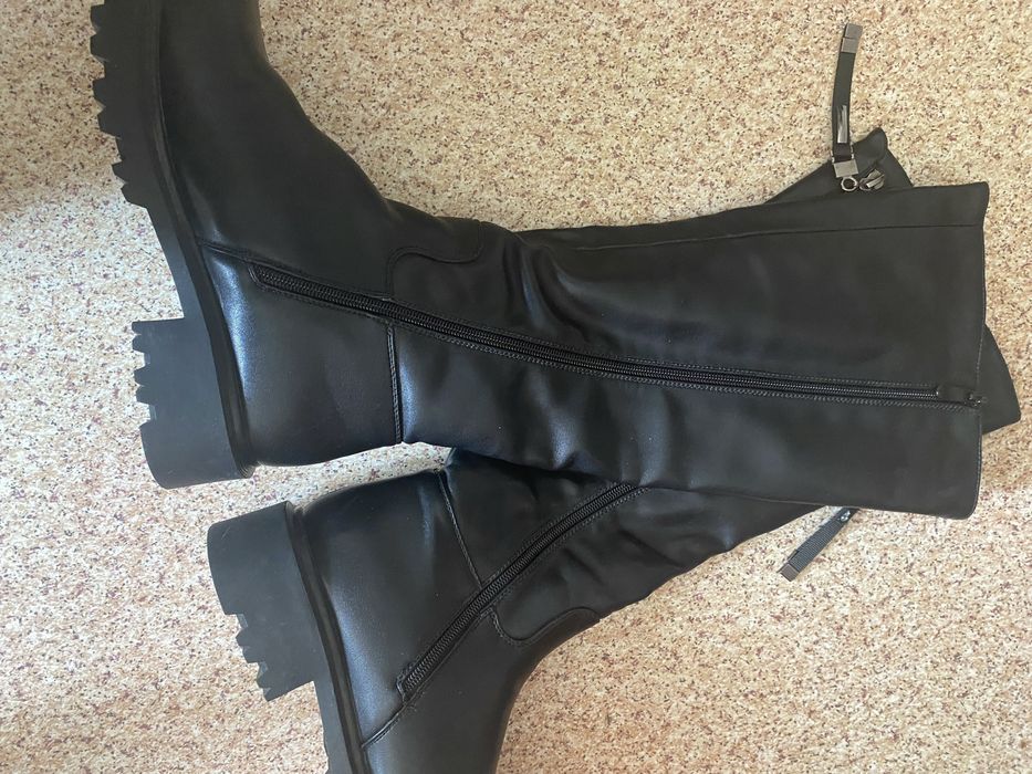 Женские  зимние  сапоги  продам .