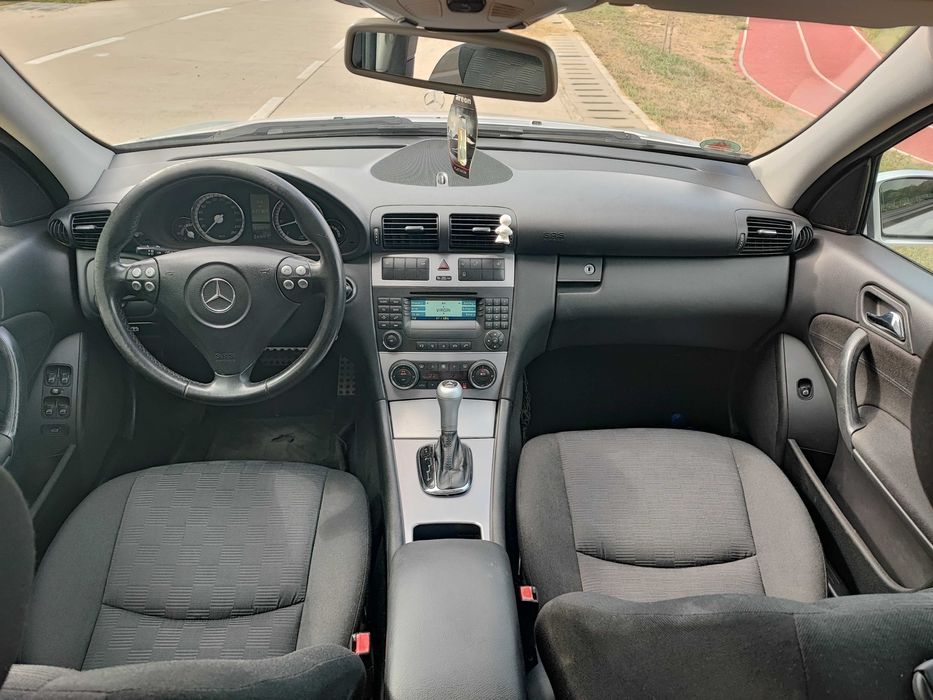 Mercedes-Benz c230 v6