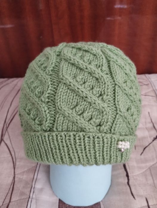 Ръчно плетени дамски шапки барети, тюрбани и бини