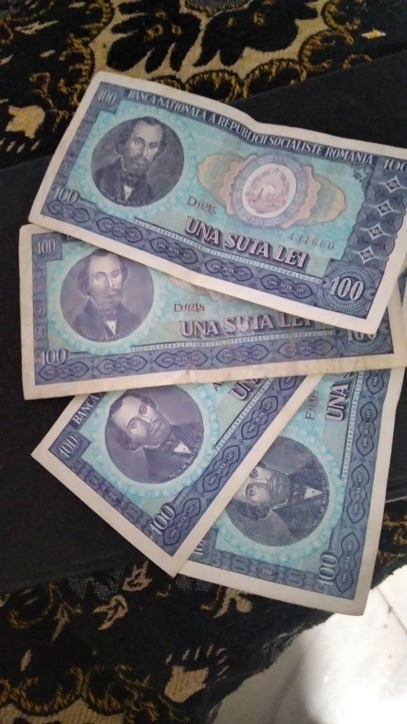 Vând 4 bancnote a 100 lei emise în 1966.,la prețul de 1000 lei  bucata