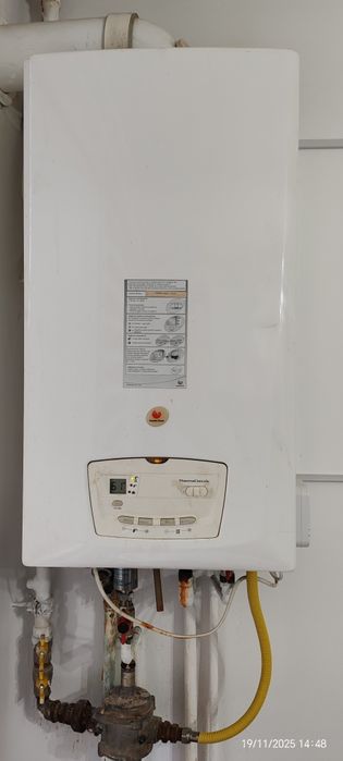 Vând centrala termica saunier duval