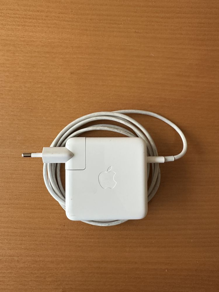 Лаптоп MacBook Pro 13” M1 512 GB SSD/16 GB RAM + подаръци