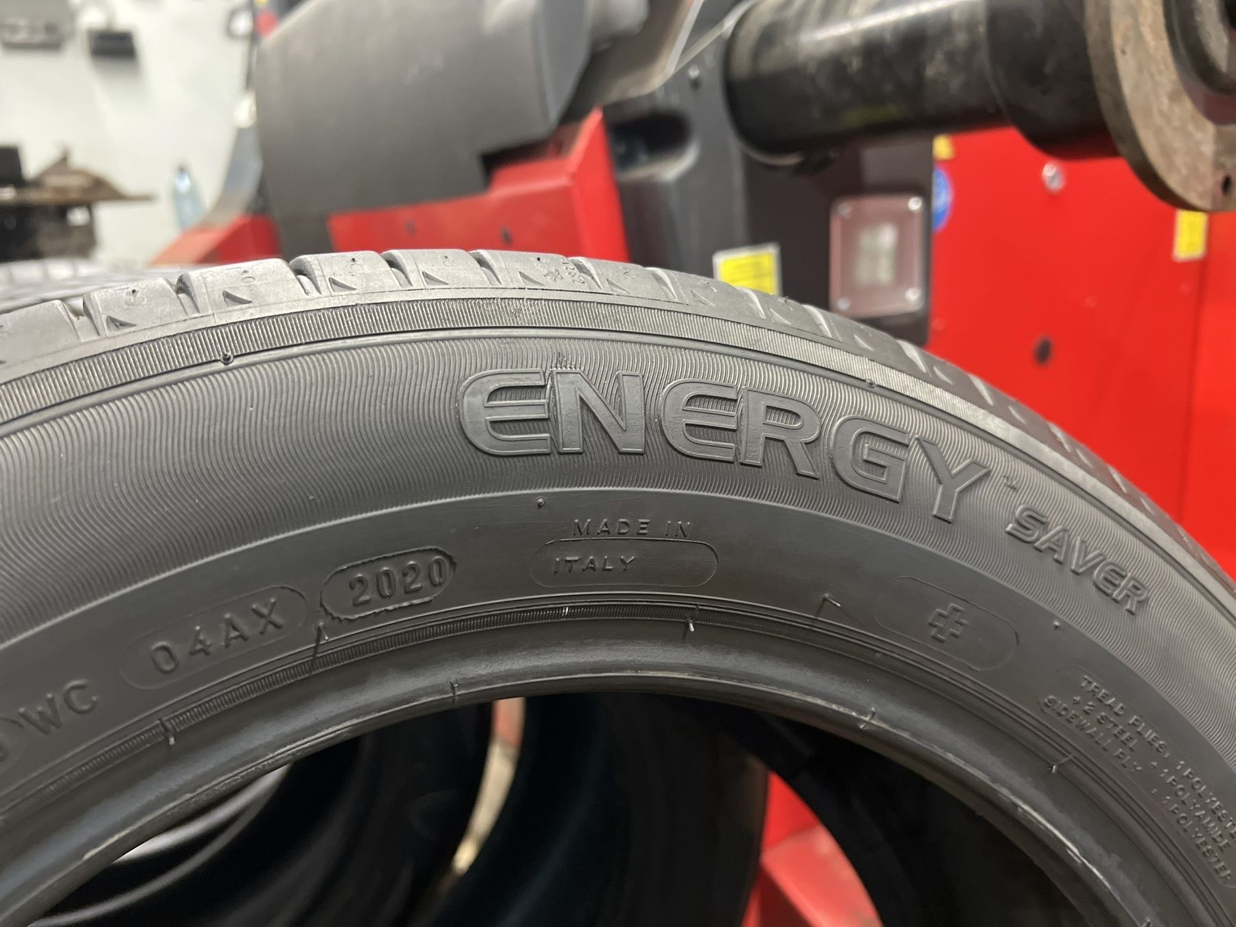 Летни гуми 205/55 R16  2бр.Michelin и 2бр. Firestone.