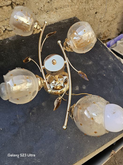 Продаётся  люстра  очень  красивое