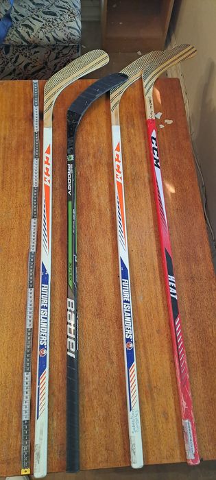 продаю фирменные  хоккейные клюшки