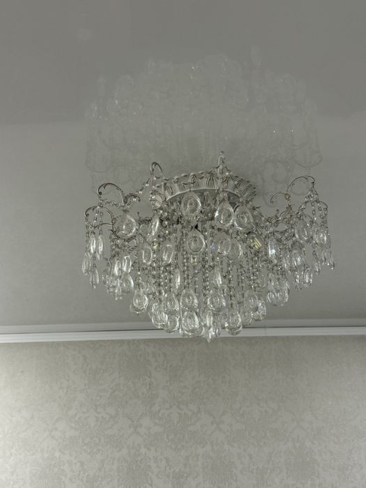 продам красивую люстру