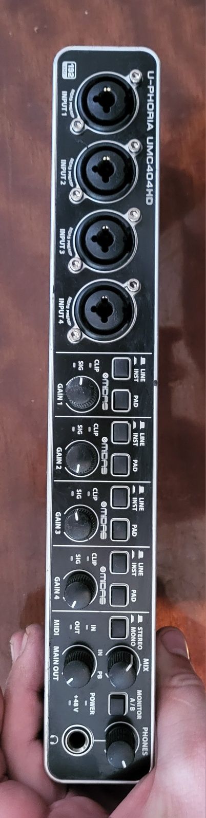 Behringer U-PHORIA UMC404HD звуковая карта