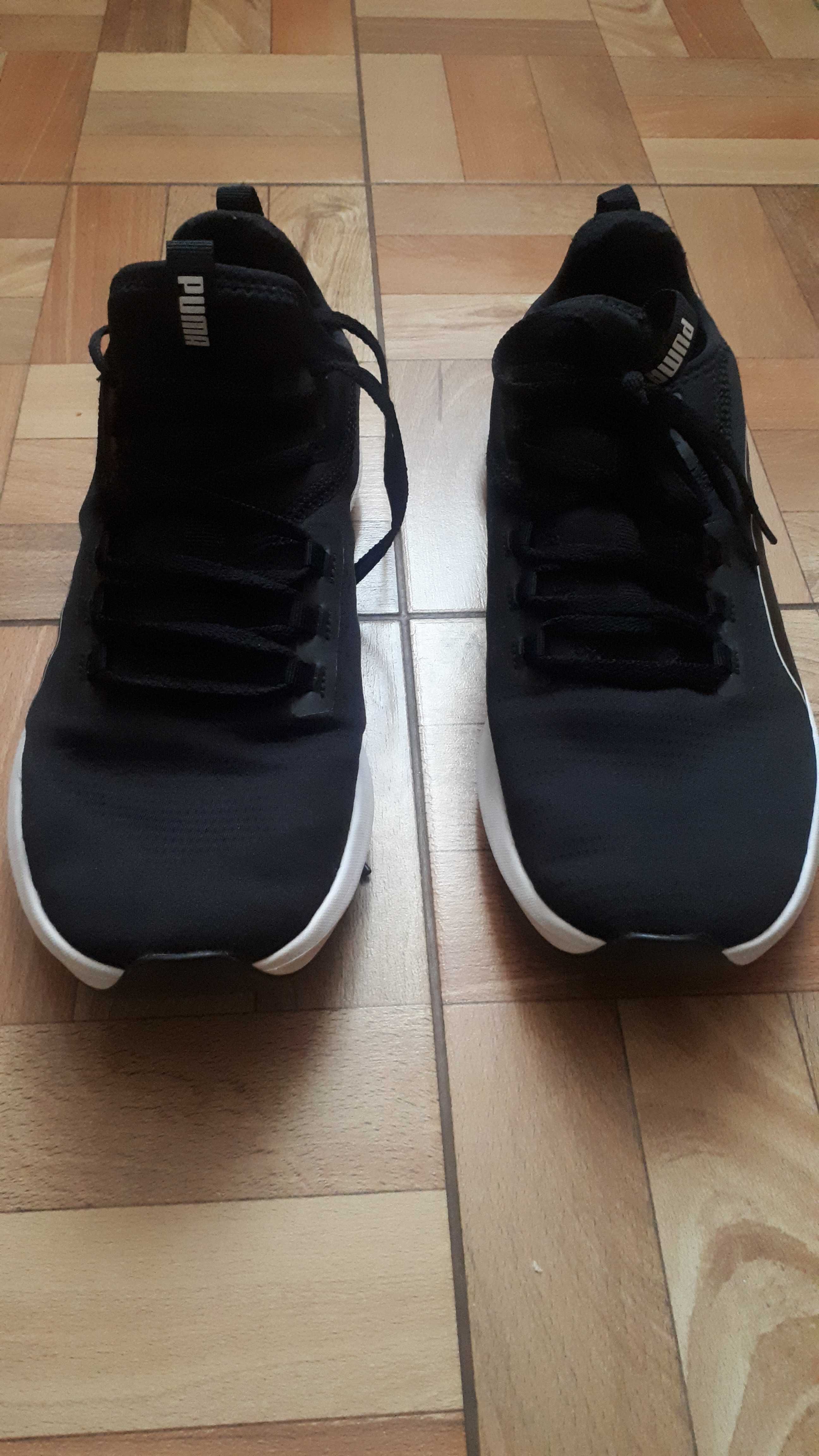 Vand adidasi PUMA originali, marimea 42, model deosebit, aproape noi