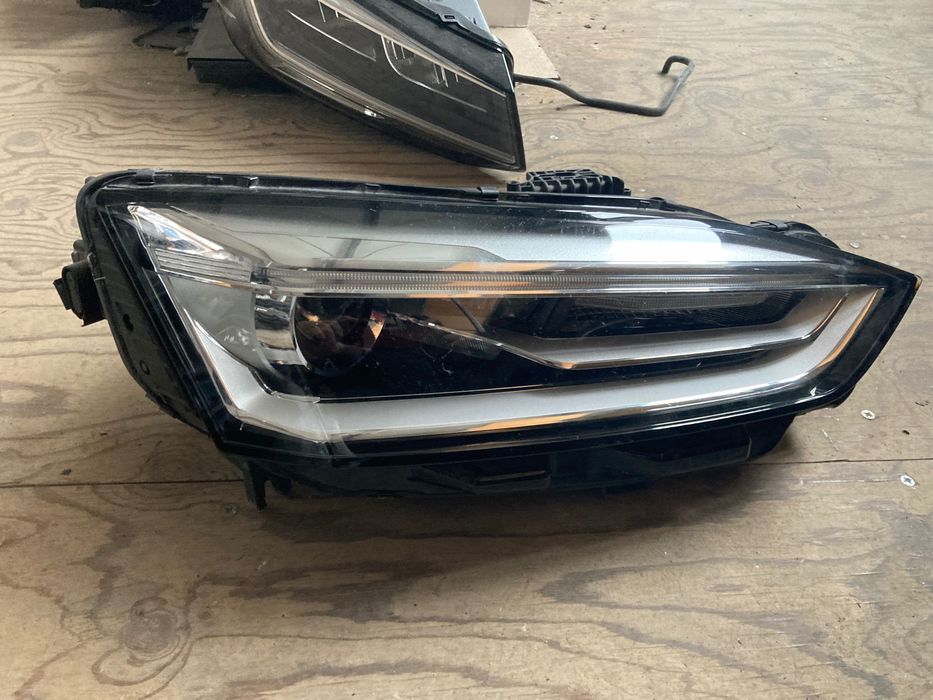 Оригинален Десен фар за Audi A5. 8W. 16-19. Bi-xennon.