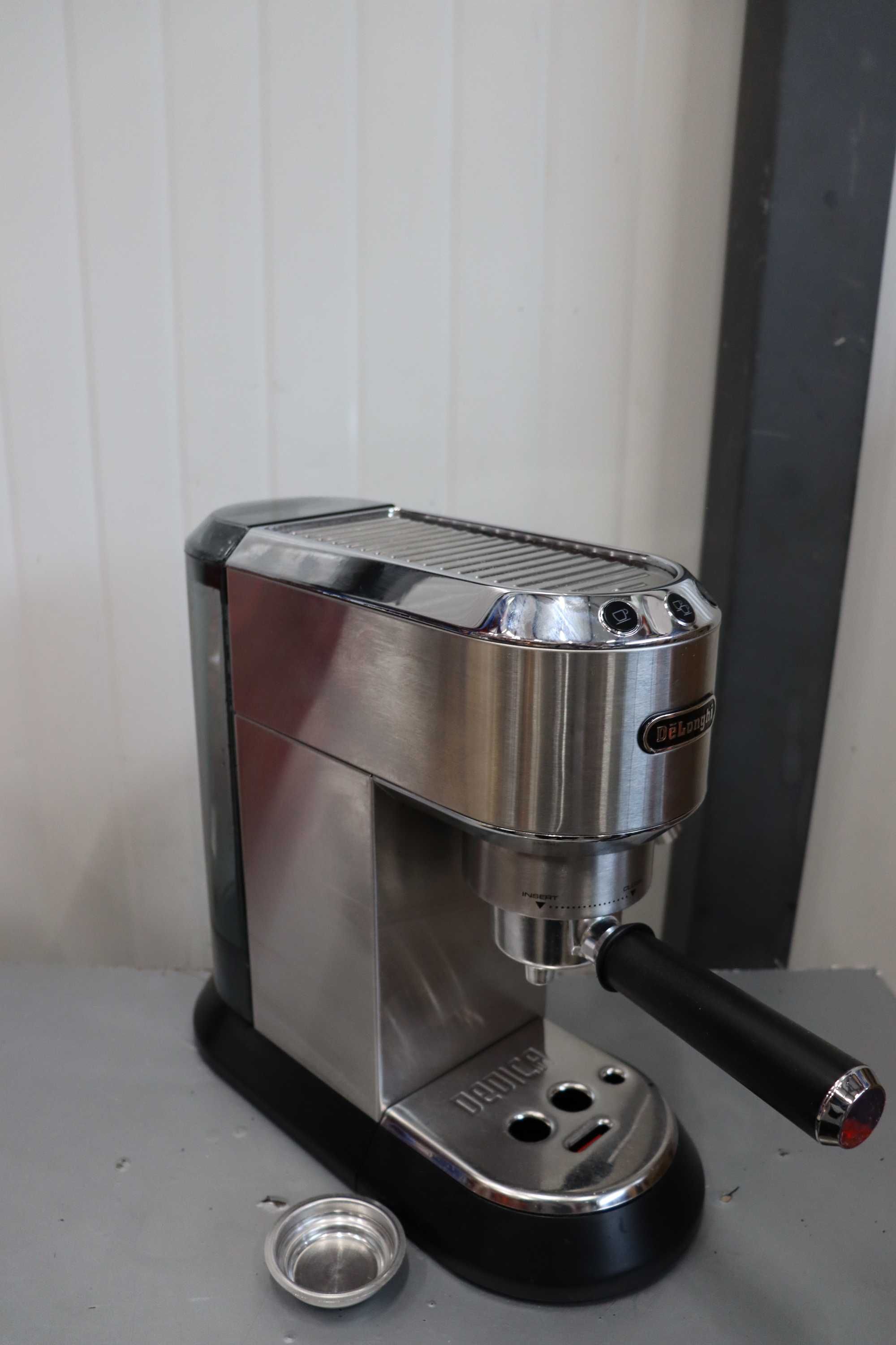 DeLonghi Dedica Style EC 695.W Кафемашина, Полуавтоматична 1.1л, хром