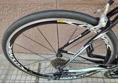 Шосеен карбонов велосипед Bianchi intenso