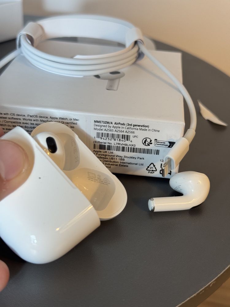 AirPods Generația 3, sigilate