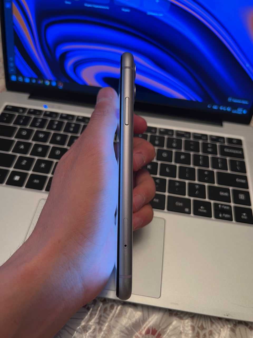 Продам iPhone 11 ГБ