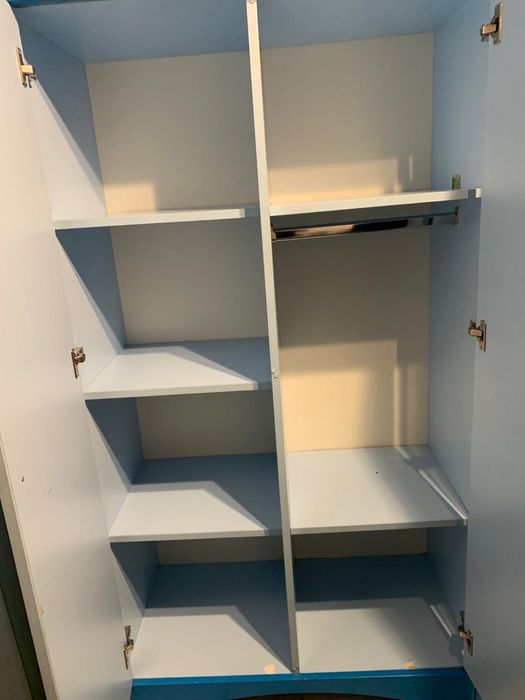 Dulap Albastru  aproape nou