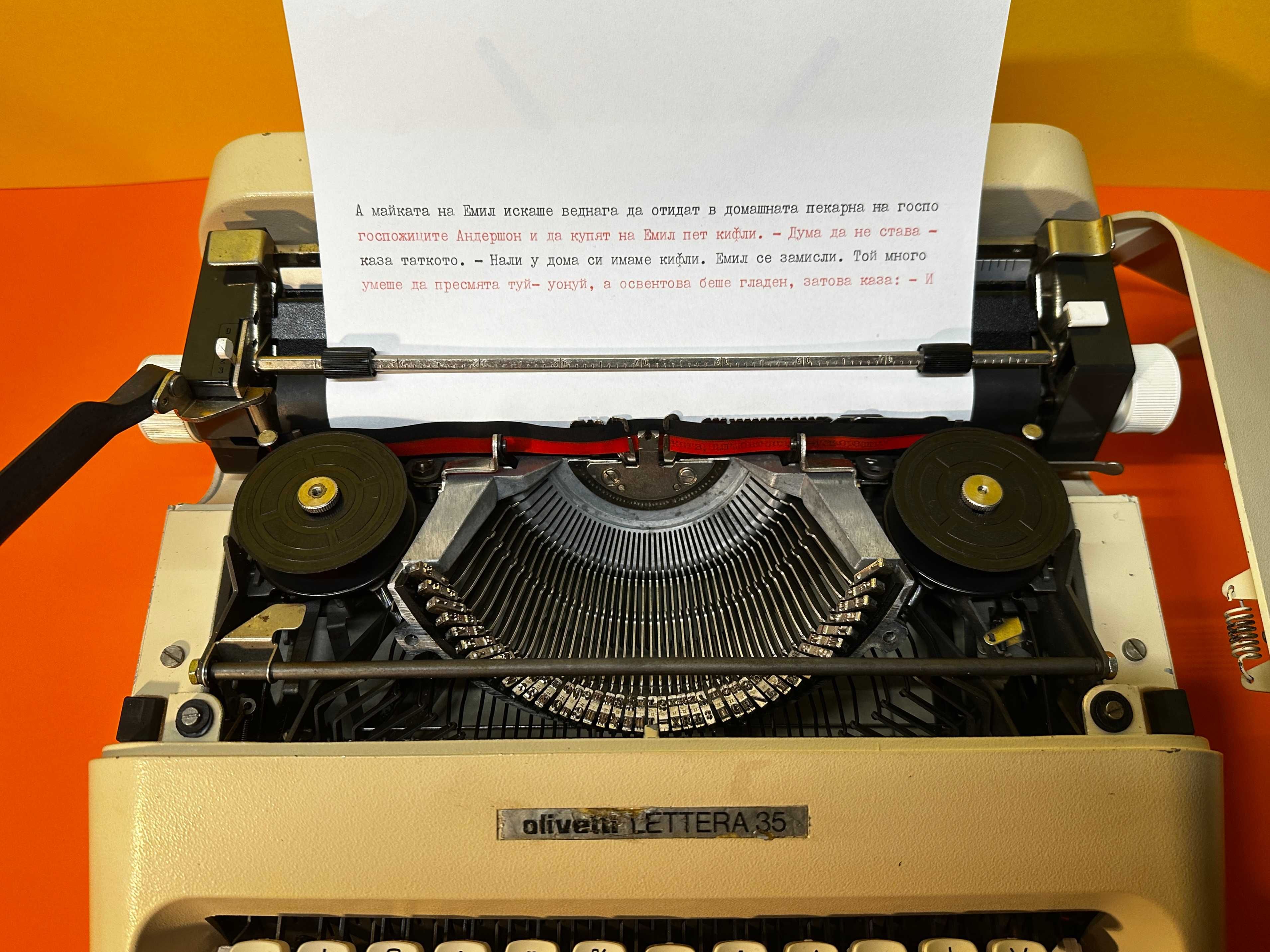 Пишеща Машина Olivetti Lettera 35 Клавиатура Кирилица Топ Състояние