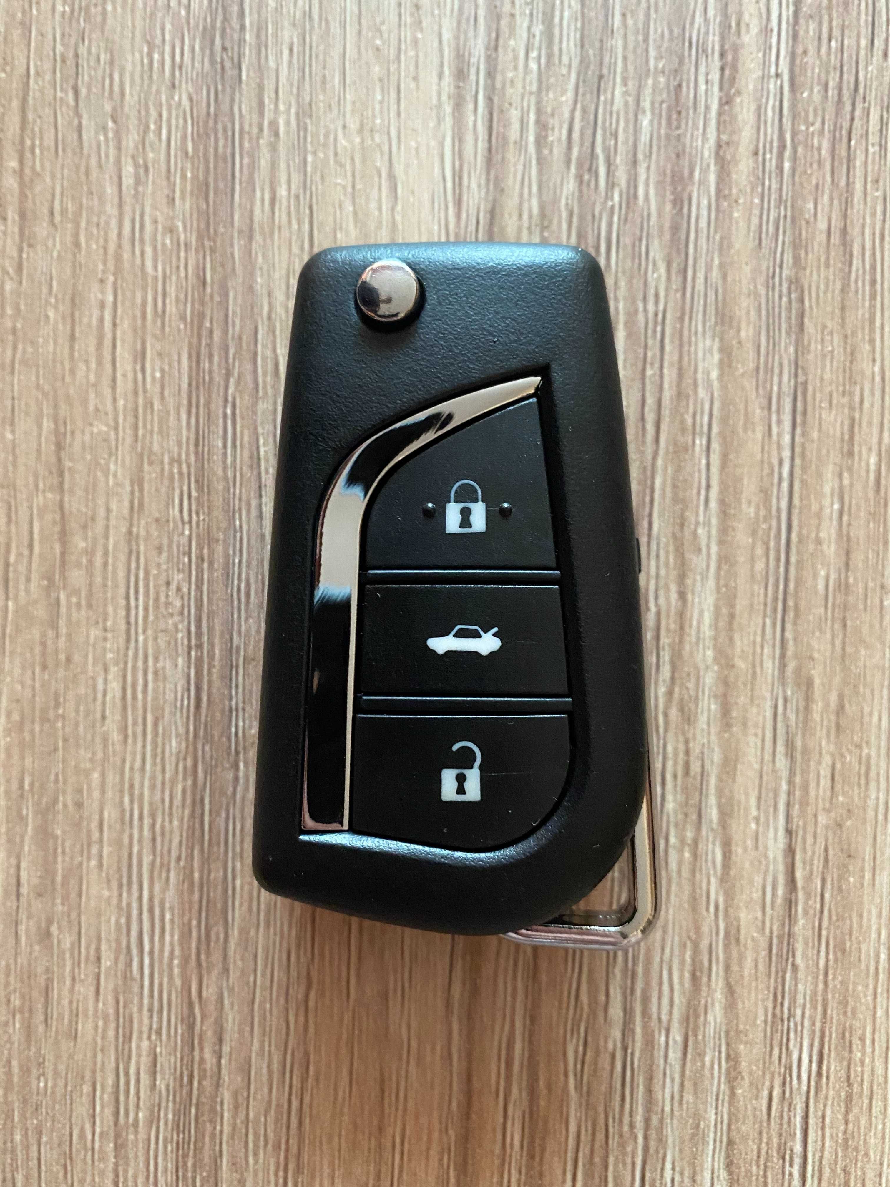 Кутийка за ключ дистанционно за Тойота/Toyota с 3 бутона
