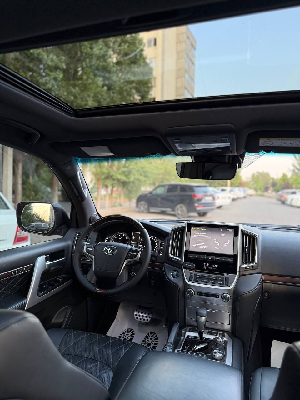 Toyota Land Cruiser 200   V8   Аренда. с. вукуп