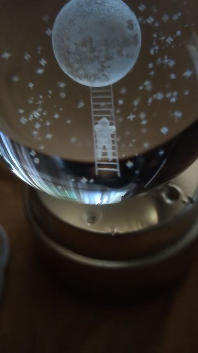 Продам лампа ночник стеклянный шар внутри астронавт